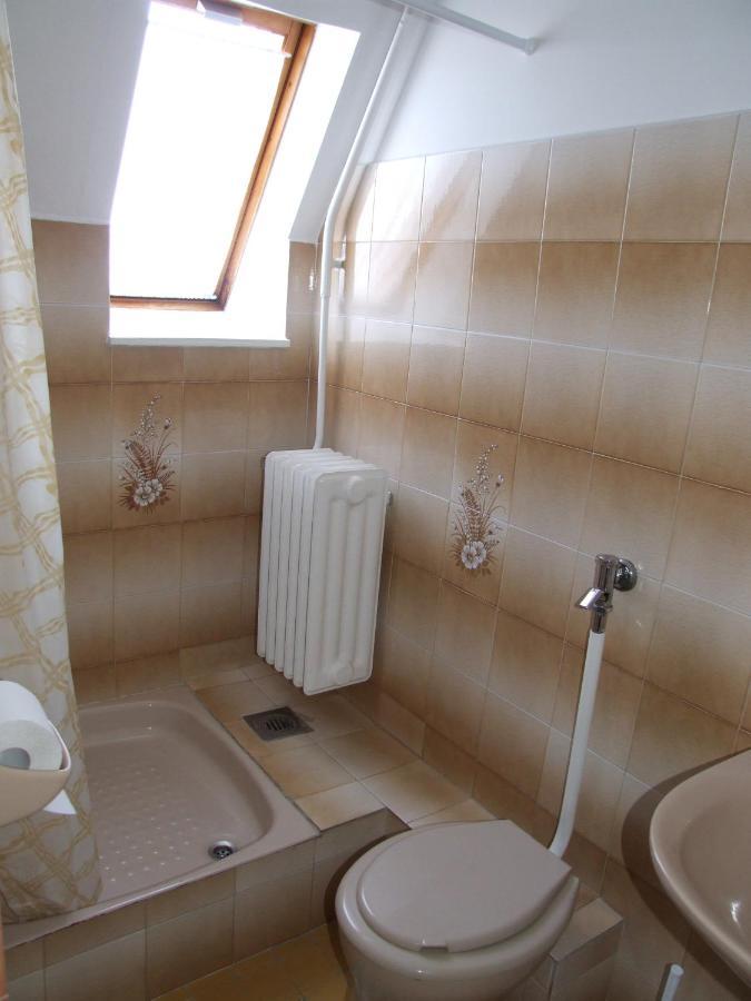 Revesz Vendeghaz Hotel Harkány Room photo