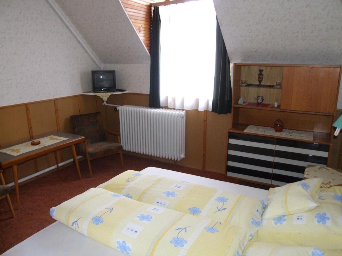 Revesz Vendeghaz Hotel Harkány Room photo