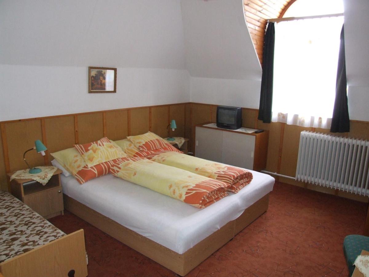 Revesz Vendeghaz Hotel Harkány Room photo