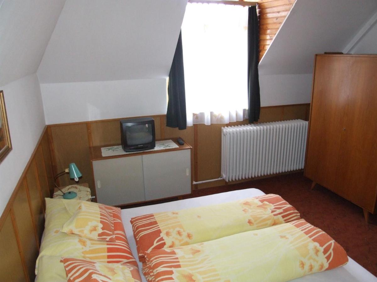 Revesz Vendeghaz Hotel Harkány Room photo