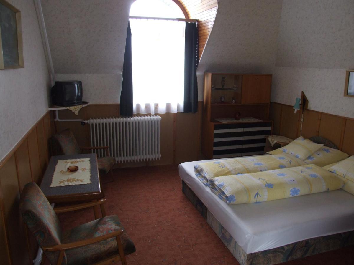 Revesz Vendeghaz Hotel Harkány Room photo