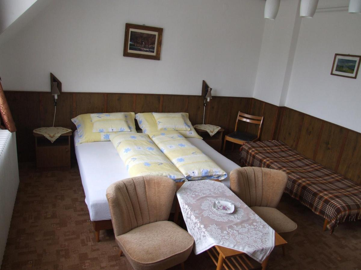 Revesz Vendeghaz Hotel Harkány Room photo