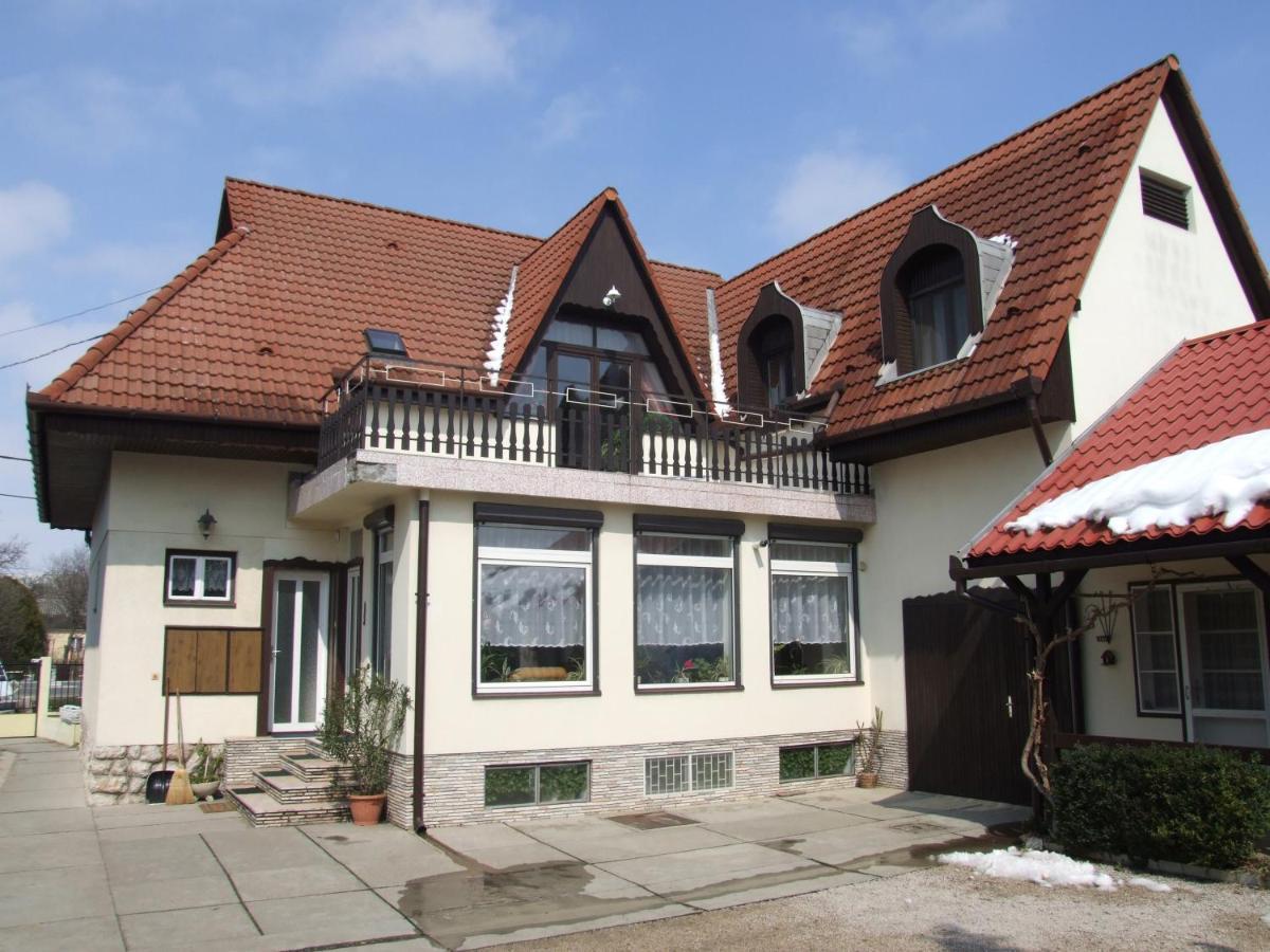 Revesz Vendeghaz Hotel Harkány Exterior photo