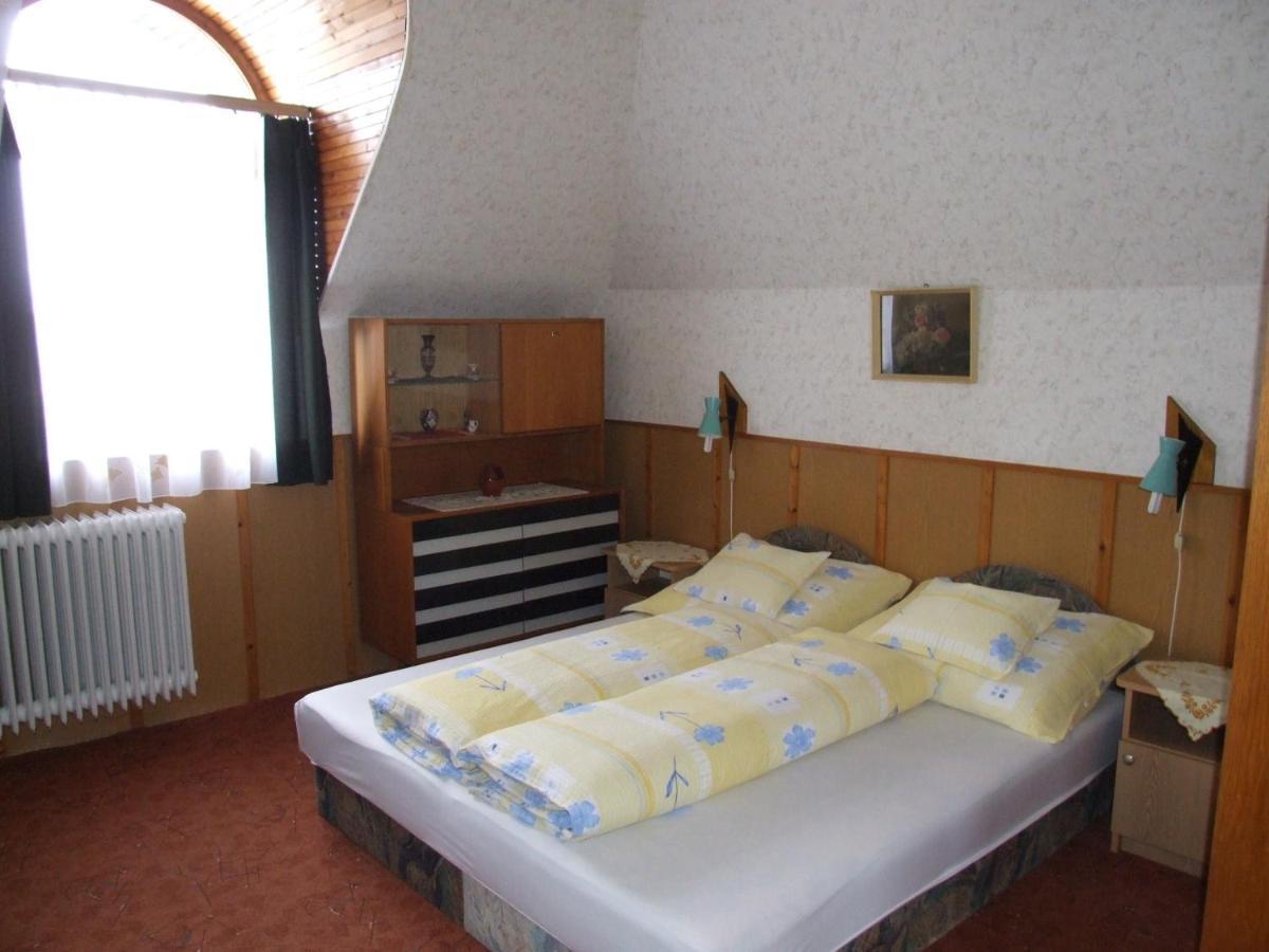Revesz Vendeghaz Hotel Harkány Room photo
