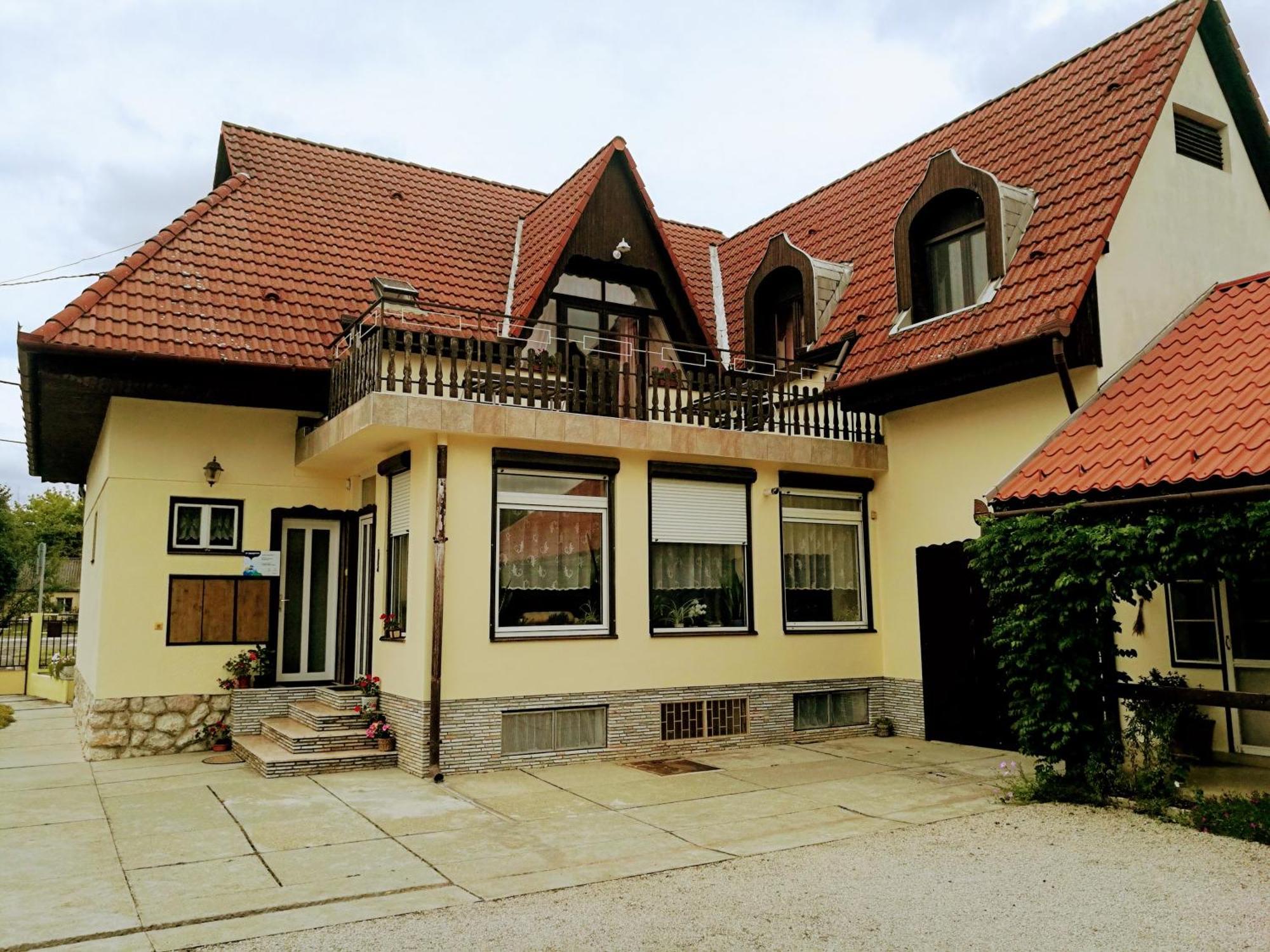 Revesz Vendeghaz Hotel Harkány Exterior photo